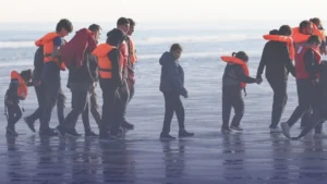 استطلاع: ثلثا البريطانيين يخطئون بشأن تصاعد الهجرة