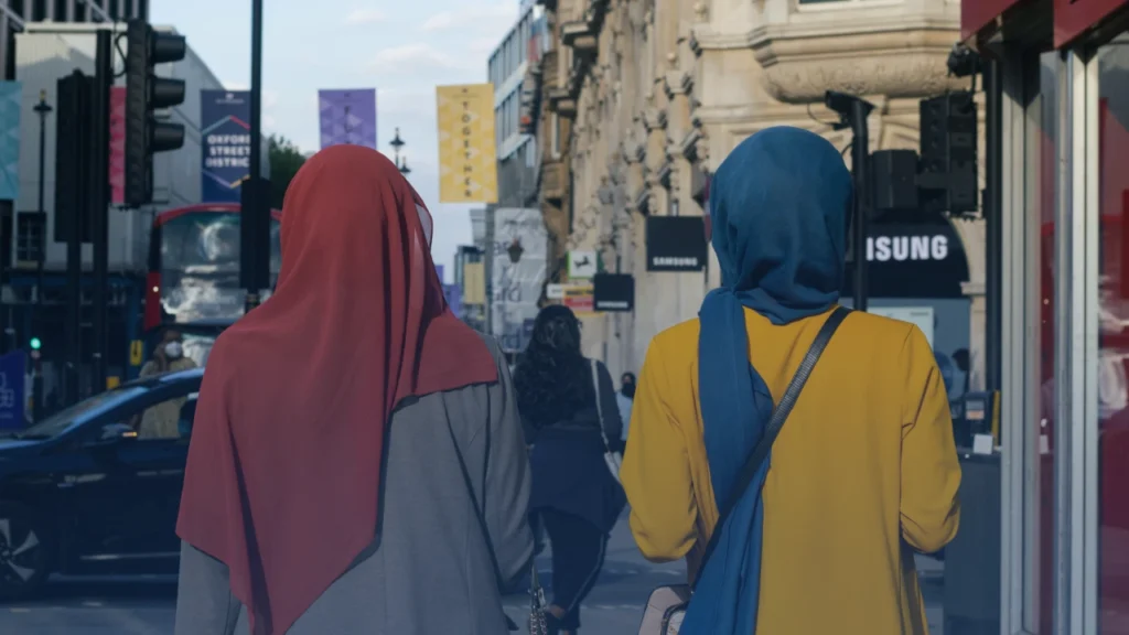 الحكومة البريطانية تعتمد تعريفًا جديدًا "للإسلاموفوبيا".. ما الذي سيتغير؟