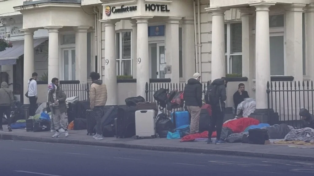 شابانا محمود تخطط لإغلاق فنادق اللجوء ووقف دعم آلاف المحتاجين في الربيع