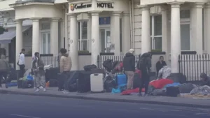 شابانا محمود تخطط لإغلاق فنادق اللجوء ووقف دعم آلاف المحتاجين في الربيع