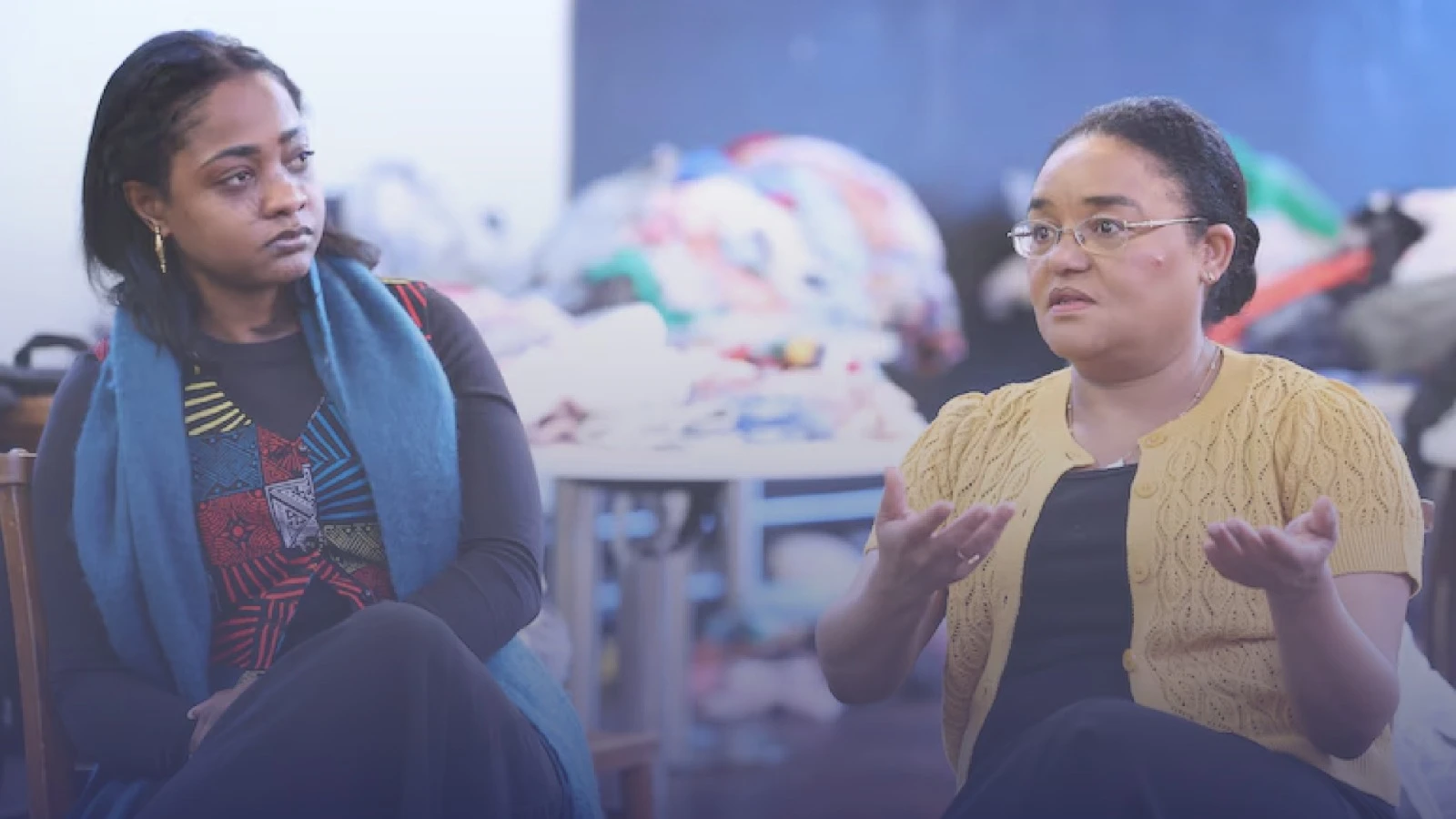 أصوات لاجئين في شمال بريطانيا يروون الهروب من حرب مدمّرة.