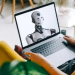 مقابلات عمل مع روبوتات في بريطانيا.. كيف يعيد الذكاء الاصطناعي تشكيل التوظيف