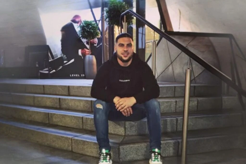 تهم ملفقة كادت أن تدمر حياة رجل مسلم في بريطانيا… والعدالة تُنصفه بعد عامين من المعاناة