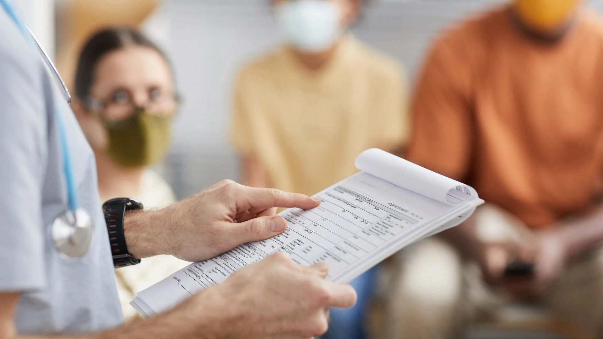 لغز ميزانية الصحة البريطانية: أين تذهب المليارات وقوائم الانتظار لا تنتهي؟