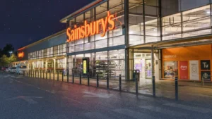 قرار جديد من "سينسبري" يسعد آلاف الموظفين في لندن وسائر أنحاء بريطانيا