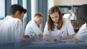 تقليص المعلمين وإلغاء الرحلات: كيف سيؤثر نقص الميزانية على جودة التعليم في لندن؟