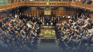 رسالة شديدة اللهجة من 58 برلمانيًا للحكومة البريطانية: "لا لرفع حظر السلاح عن إسرائيل"