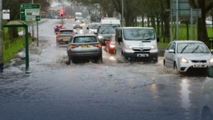 طقس بريطانيا: تحذيرات باللون الأصفر مع توقعات بهطول أمطار غزيرة وفيضانات محتملة