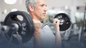 لماذا ينصح الخبراء برفع الأوزان الثقيلة مع التقدم في العمر؟