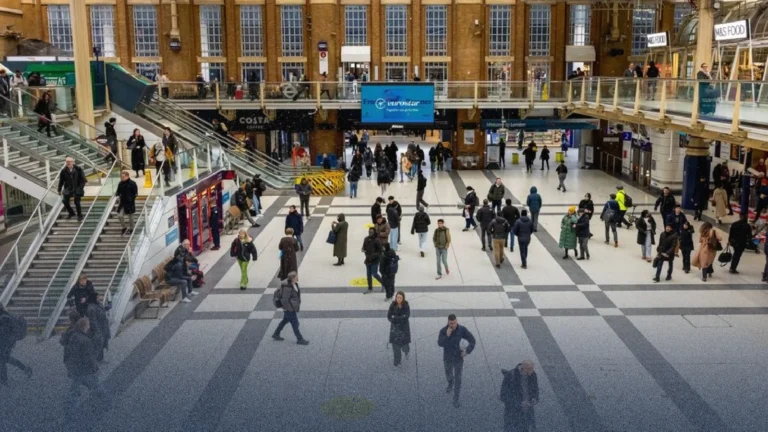 مصاعد وسلالم ومداخل جديدة.. تعرف على مميزات مشروع تطوير محطة ليفربول ستريت 2026