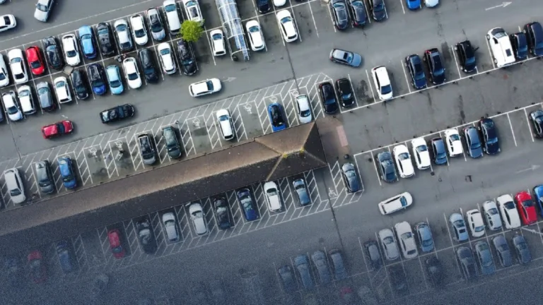 غرامات جديدة على هذه المخالفة في مواقف السيارات العامة