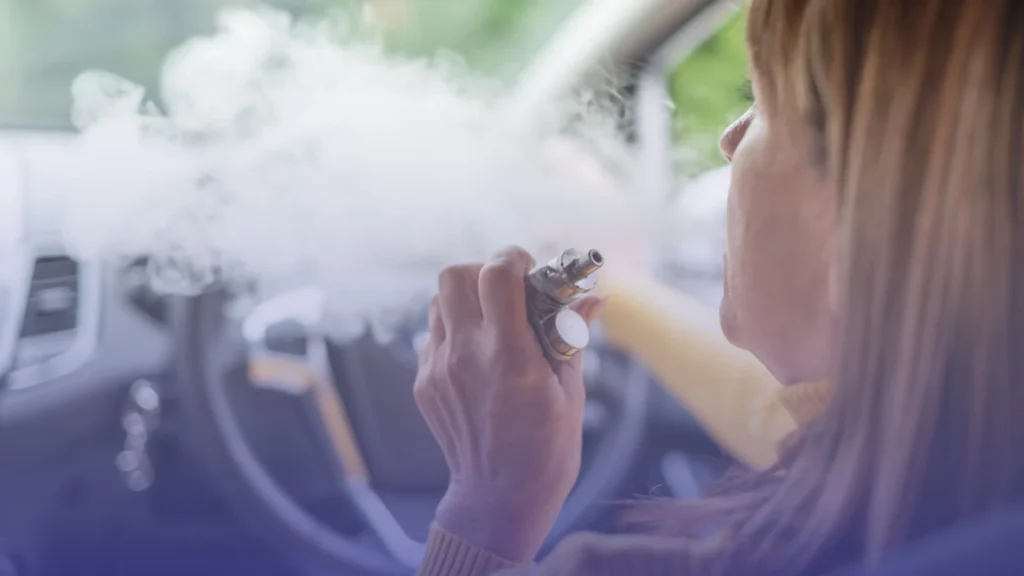 الحكومة البريطانية تحظر السجائر الإلكترونية داخل السيارات بوجود الأطفال