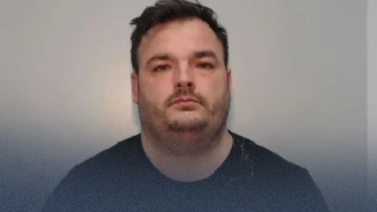 اعتقال موظف سابق في أحد بلديات بريطانيا لسرقته نحو مليون باوند من أموال المعونات