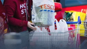 9 طرق ذكية: كيف تحول مشترياتك اليومية إلى رحلات طيران وإقامة فندقية مجانية؟