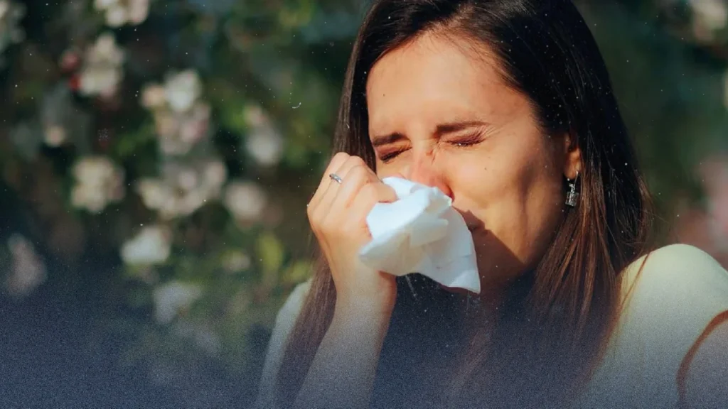 تحذيرات من موسم مبكر لحمى القش في بريطانيا بعد موجة جفاف غير معتادة