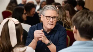 هل اقتربت نهاية كير ستارمر؟ 5 أزمات تعصف بمستقبله السياسي