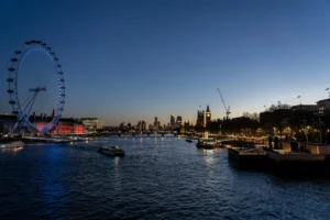 دليلك الشامل للانتقال إلى بريطانيا: الدراسة، العمل، وتكلفة المعيشة