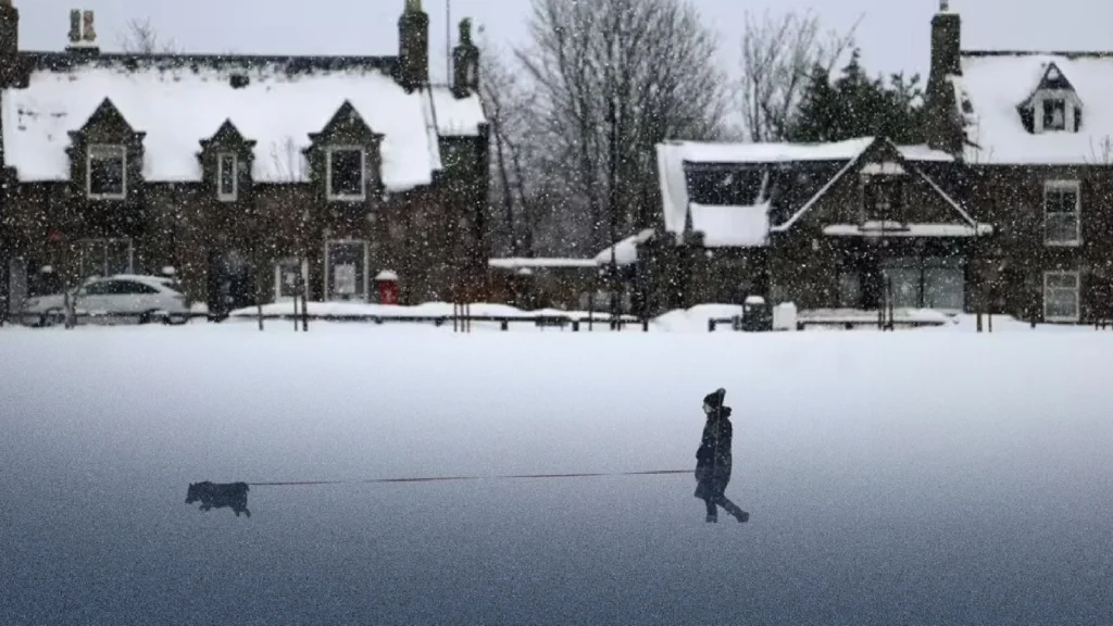 طقس بريطانيا: ثلوج متوقعة في 57 منطقة .. إليكم القائمة الكاملة