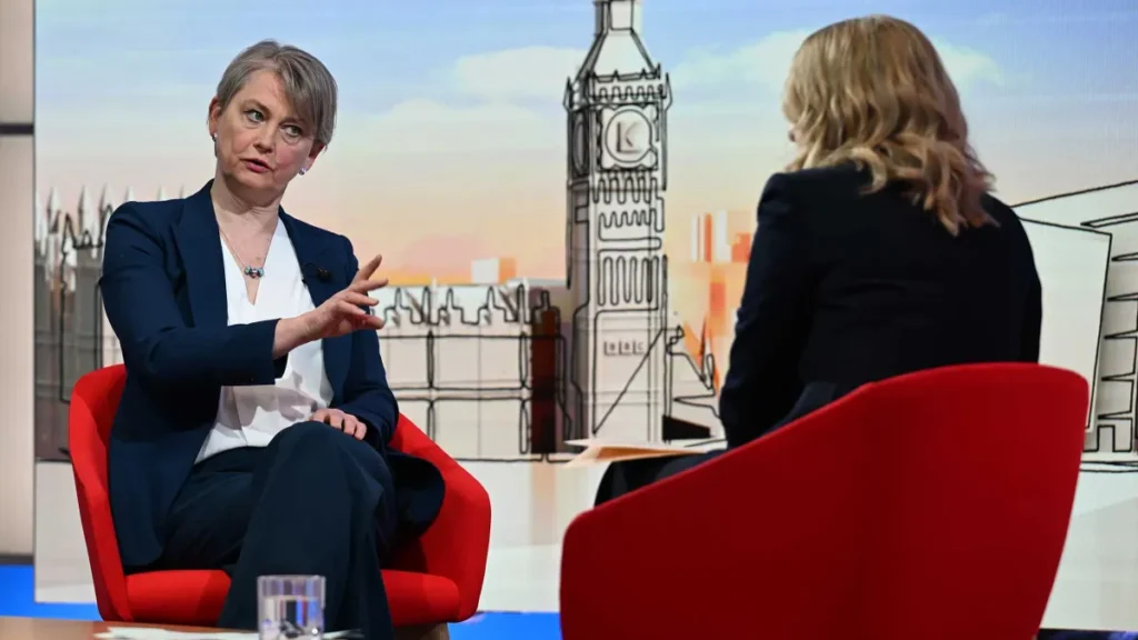 إيفيت كوبر ترفض نصيحة توني بلير بشأن حرب إيران وتستشهد بـ "دروس العراق"