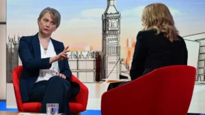 إيفيت كوبر ترفض نصيحة توني بلير بشأن حرب إيران وتستشهد بـ "دروس العراق"