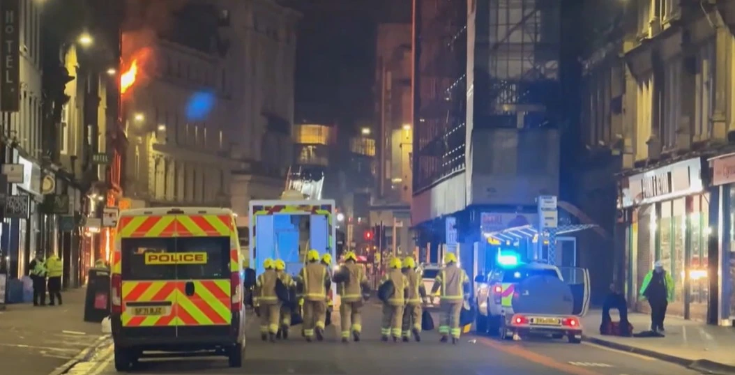 حريق ضخم يغلق قلب مدينة غلاسكو وشلل تام في حركة القطارات