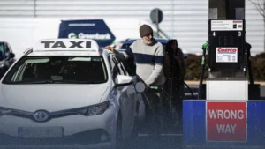 ارتفاع أسعار الوقود في بريطانيا وسط مخاوف من عودة طوابير الانتظار