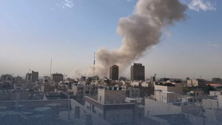 تحقيق: هل قتلت واشنطن طالبات المدرسة في طهران بأسلحة بريطانية؟