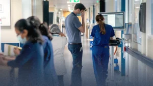 فوضى تضرب المستشفيات.. اعتداءات متكررة ضد طواقم "NHS" تصل لأعلى ذروة منذ سنوات