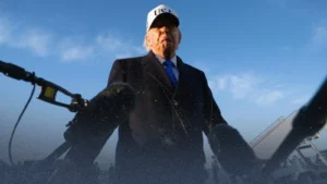 ترامب يضغط على بريطانيا والقوى الكبرى لإرسال سفن حربية إلى مضيق هرمز