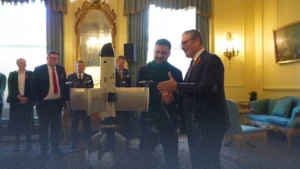 ستارمر يدرس إرسال آلاف المسيرات إلى الشرق الأوسط لمواجهة إيران