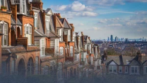 Arabs in the UK Gather for a Seminar on the Future of Investment and Property Buying Amid Current Conditions