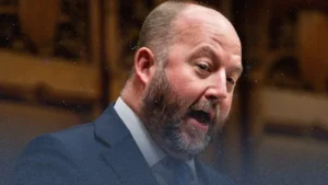 ستارمر يطالب بإقالة مسؤول محافظ بعد تصريحاته المسيئة للمسلمين