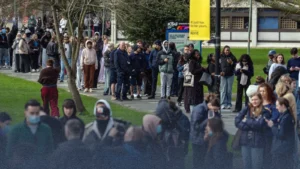 ارتفاع إصابات التهاب السحايا في مدينة بريطانية إلى 34 حالة وطوابير طويلة للتطعيم