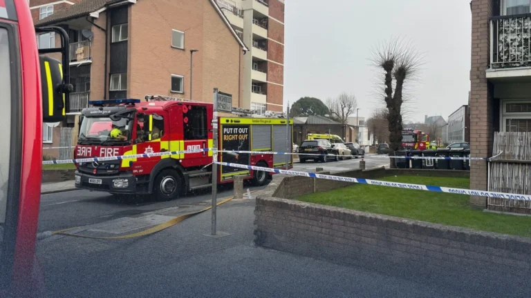 نيران في "جولدز جرين": هجوم يستهدف سيارات إسعاف منظمة يهودية والشرطة تحقق في "جريمة كراهية"