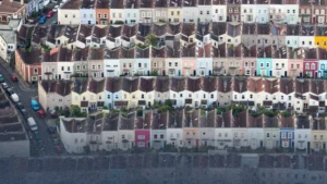 دليل السائق والمستثمر: كيف تؤثر أسعار الفائدة الجديدة في ميزانيتك في 2026؟