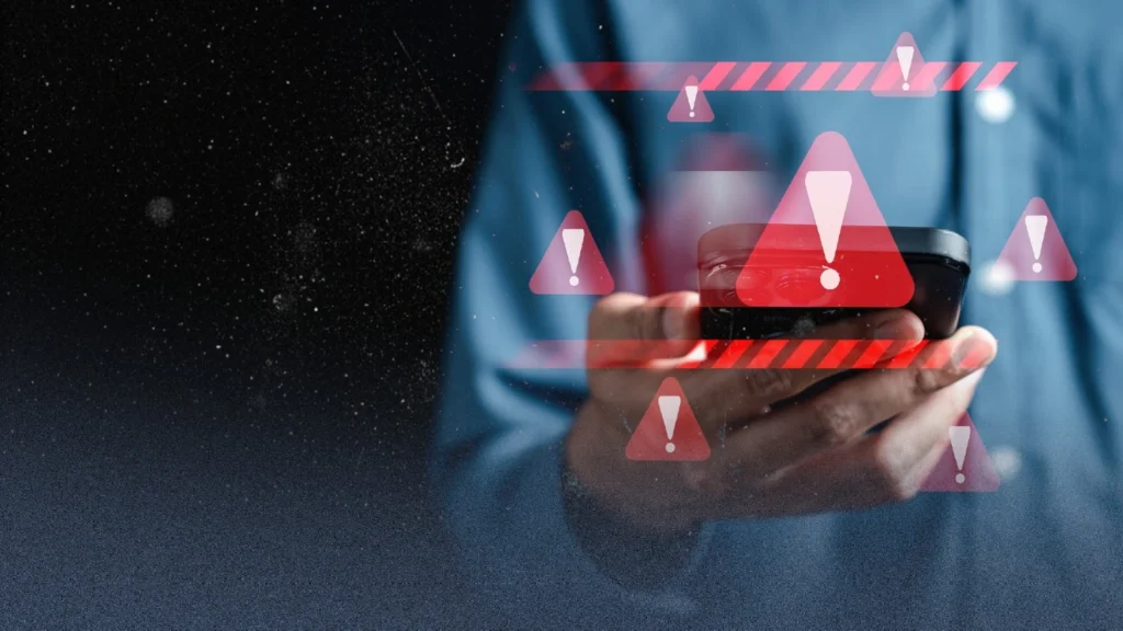 تحذير عاجل من 3 رسائل احتيال تستهدف كبار السن في بريطانيا