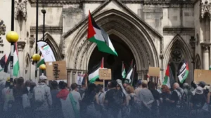 شرطة لندن: نراجع الموقف بشأن "بال أكشن" ومن المرجح استئناف اعتقال من يدعمها