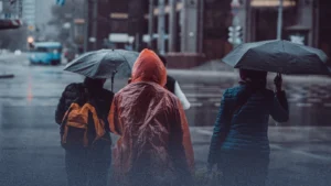 تحذيرات الطقس: بريطانيا تستقبل التوقيت الصيفي بأمطار غزيرة في نهاية الأسبوع