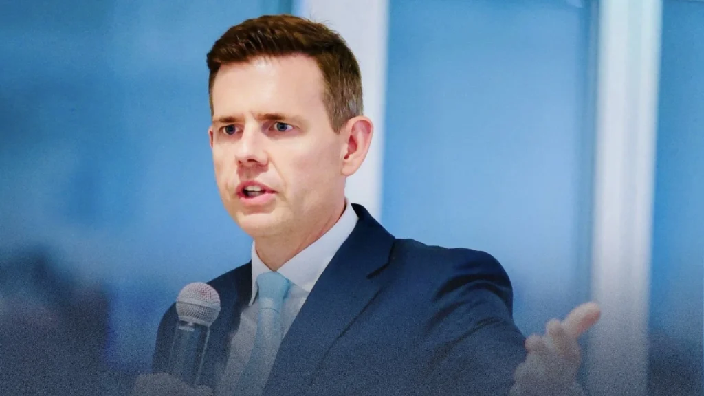 تطرف سياسي في غلاف كتاب.. كيف استغل عضو في "ريفورم" منصته للهجوم على مسلمي بريطانيا؟ مات غودوين