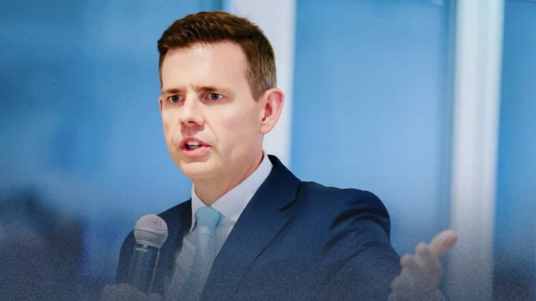 تطرف سياسي في غلاف كتاب.. كيف استغل عضو في "ريفورم" منصته للهجوم على مسلمي بريطانيا؟ مات غودوين