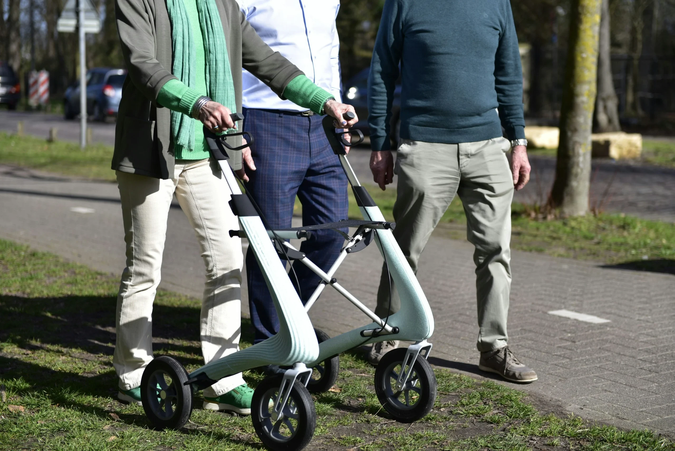 3 علامات تحذيرية أثناء المشي قد تشير إلى الإصابة بالخرف