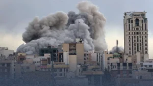 هل خذل ستارمر البريطانيين؟ استطلاع يكشف معارضة واسعة للمشاركة في حرب إيران