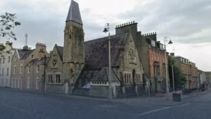 الرابطة الإسلامية في "ديري" تشتري كنيسة تاريخية لتحويلها إلى مركز إسلامي