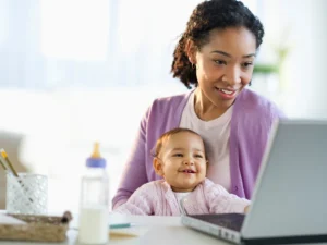 الدليل الشامل والمحدث لمستحقات الأمهات غير العاملات في بريطانيا لعام 2026