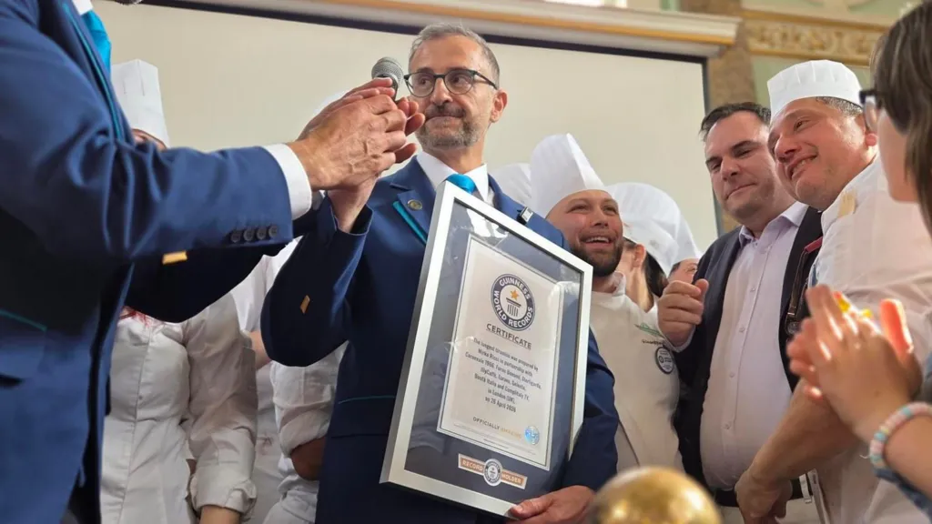 مشاركة 100 شيف.. لندن تسجل رقمًا قياسيًا جديدًا في غينيس لأطول "تيراميسو"