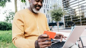 من النفقات اليومية إلى القروض الكبيرة.. نصائح الخبراء للاقتراض الذكي في بريطانيا