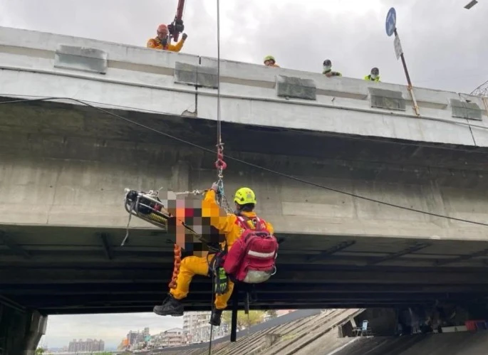 زيادة صادمة في استدعاءات الإطفاء لحالات الانتحار في إنجلترا ومطالب بتدريب إلزامي