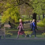 توقعات الطقس في بريطانيا: لندن تسجل أعلى درجة حرارة في 2026 بعد انتهاء العاصفة "ديف"