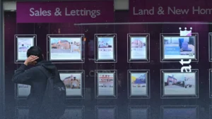 كيف أثر العدوان الأمريكي الإسرائيلي في الشرق الأوسط على أسعار المنازل في بريطانيا؟