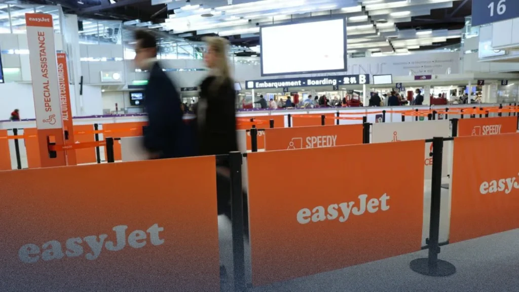 شركة "إيزي جيت" تمنع المسافرين من حمل غرض شائع داخل حقائب اليد بالمقصورة